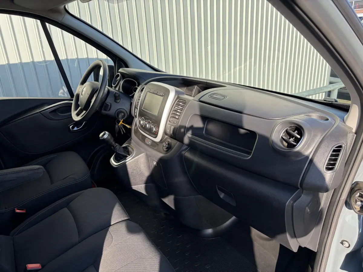 2.0 dCi 120 T29 L2H1*HAAK*CAM*A/C*CRUISE*NAVI*LED*