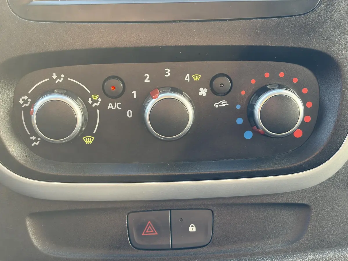 2.0 dCi 120 T29 L2H1*HAAK*CAM*A/C*CRUISE*NAVI*LED*