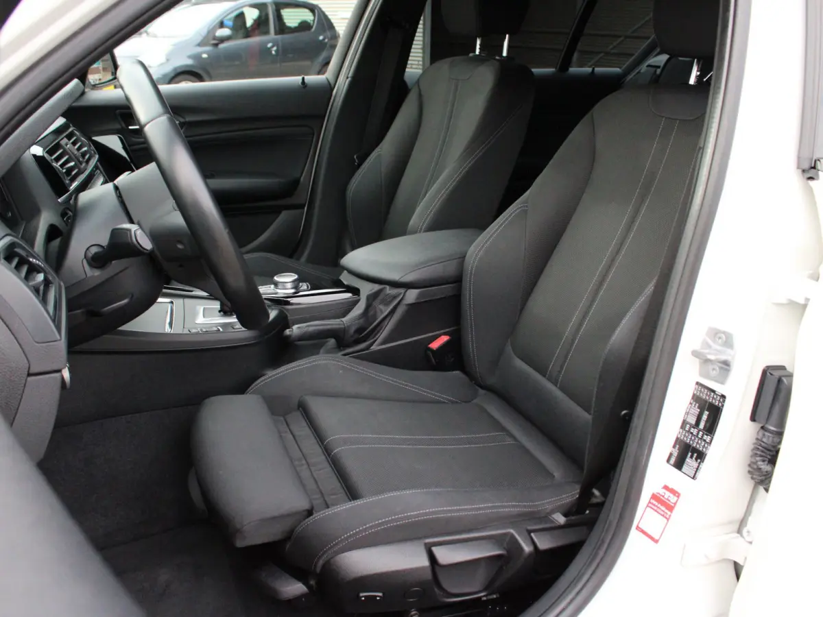 118i Sport Line Shadow LED I NAVI I CRUISE I DIGITALDASH I AUTOMAAT I 17INCH I