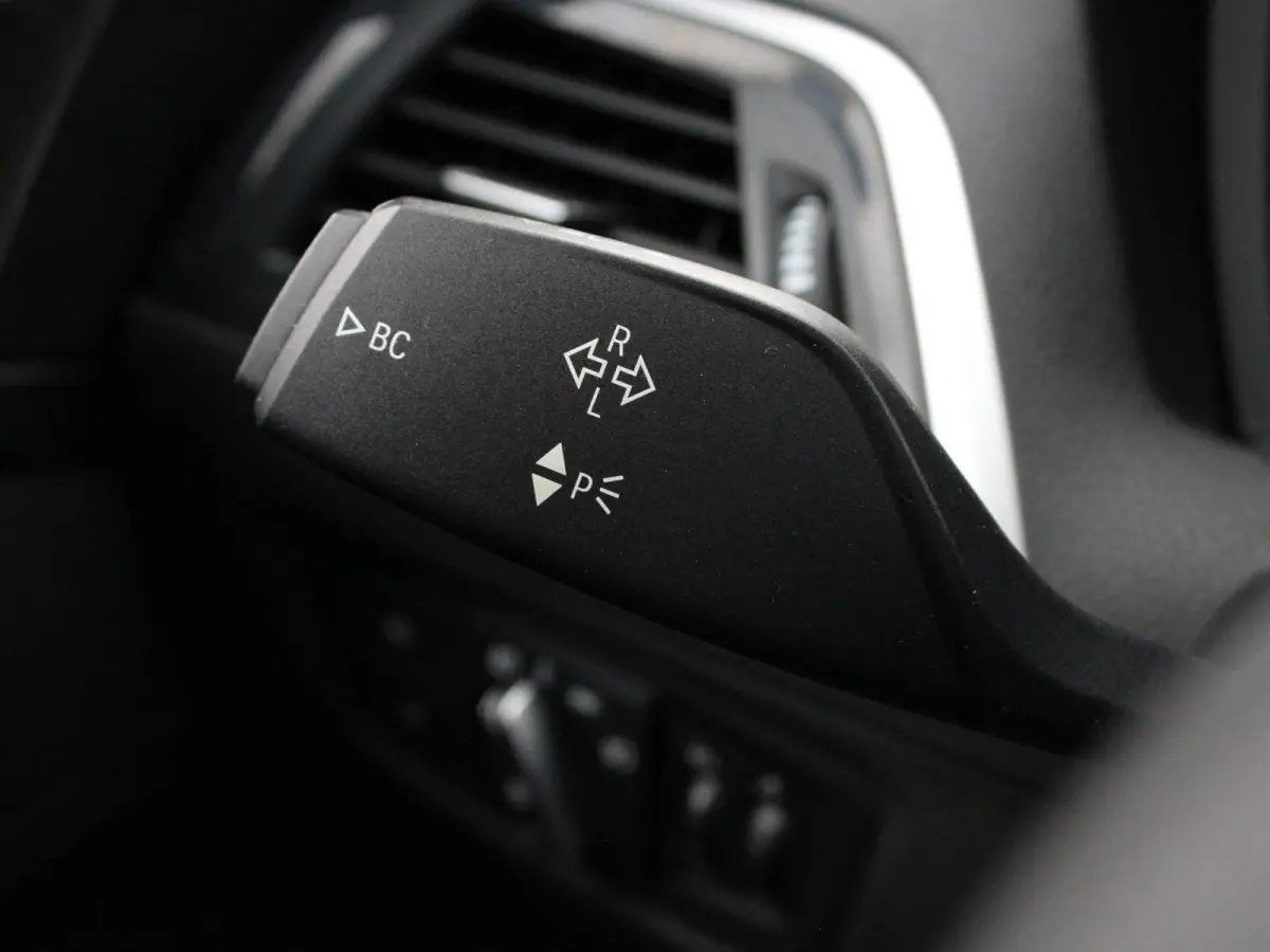 118i Sport Line Shadow LED I NAVI I CRUISE I DIGITALDASH I AUTOMAAT I 17INCH I
