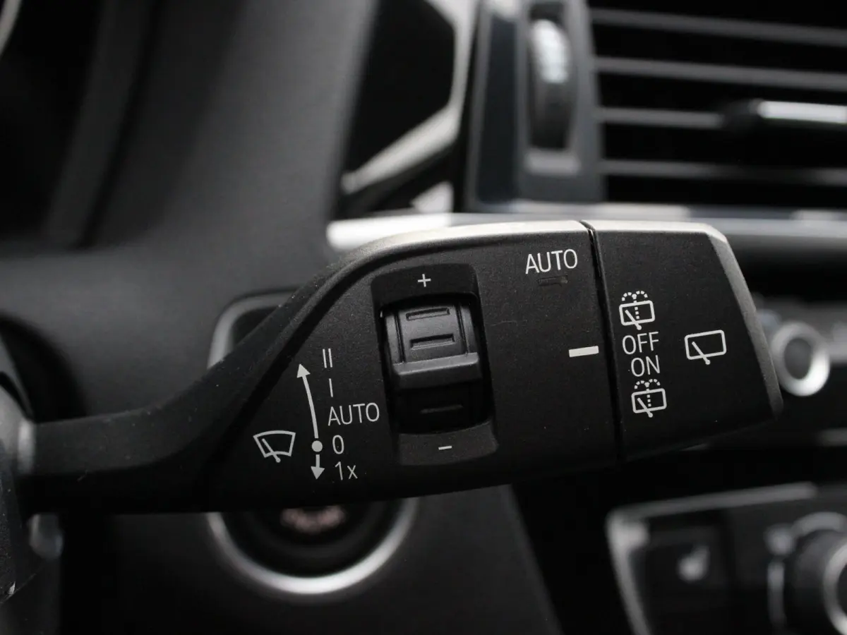 118i Sport Line Shadow LED I NAVI I CRUISE I DIGITALDASH I AUTOMAAT I 17INCH I