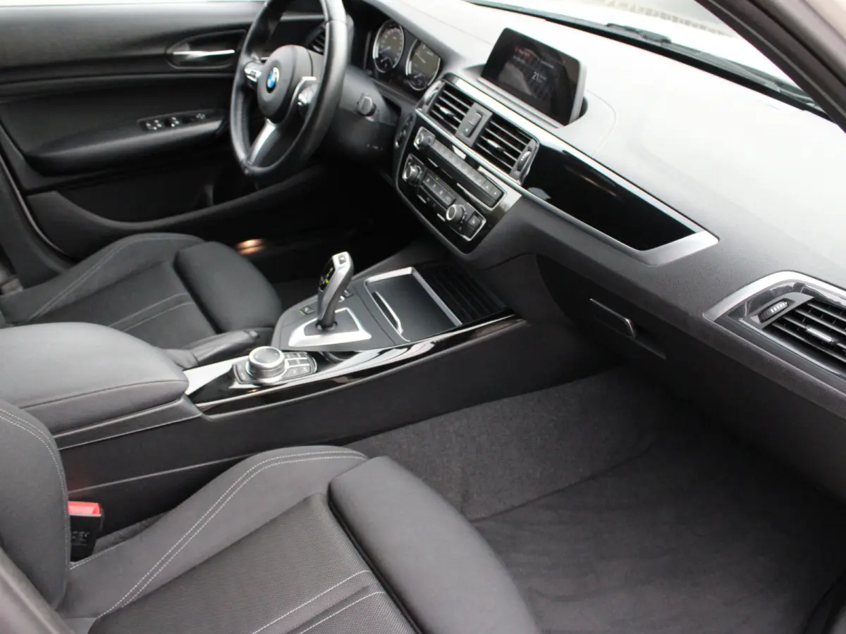 118i Sport Line Shadow LED I NAVI I CRUISE I DIGITALDASH I AUTOMAAT I 17INCH I