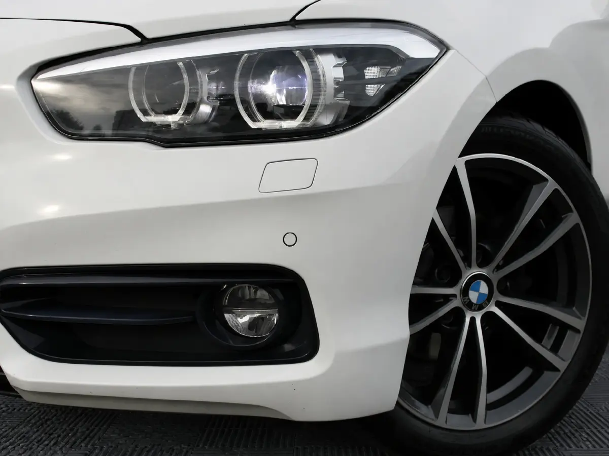 118i Sport Line Shadow LED I NAVI I CRUISE I DIGITALDASH I AUTOMAAT I 17INCH I