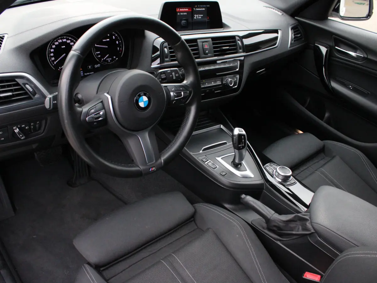 118i Sport Line Shadow LED I NAVI I CRUISE I DIGITALDASH I AUTOMAAT I 17INCH I