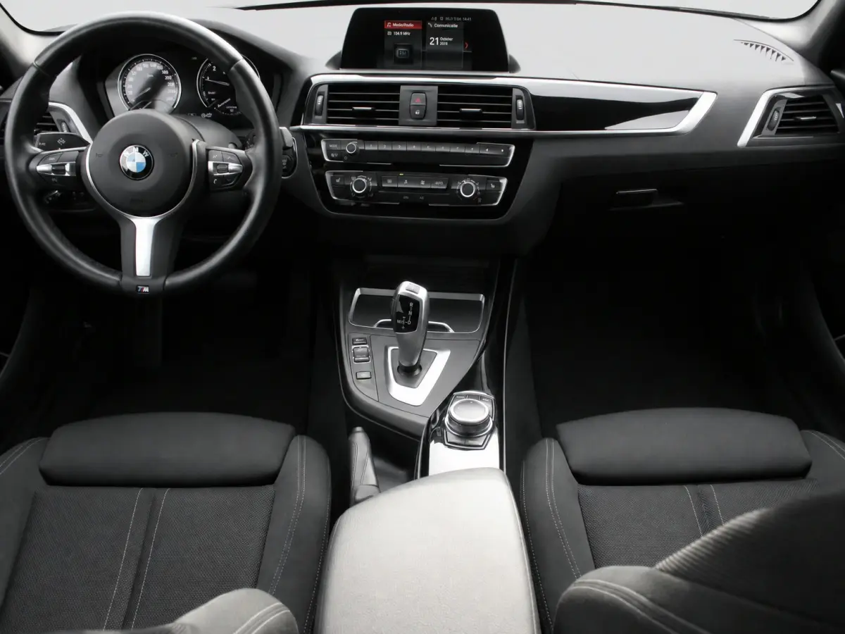 118i Sport Line Shadow LED I NAVI I CRUISE I DIGITALDASH I AUTOMAAT I 17INCH I