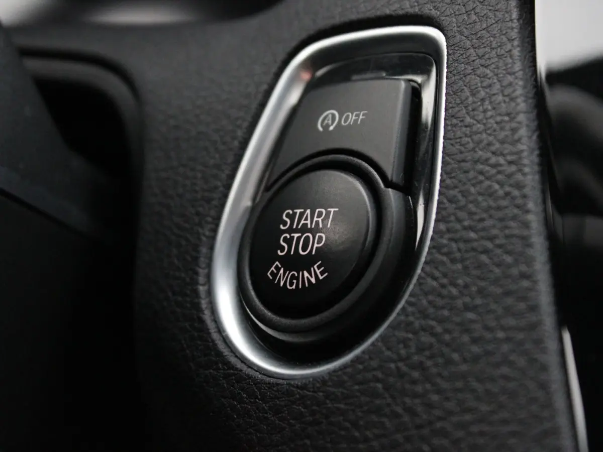 118i Sport Line Shadow LED I NAVI I CRUISE I DIGITALDASH I AUTOMAAT I 17INCH I