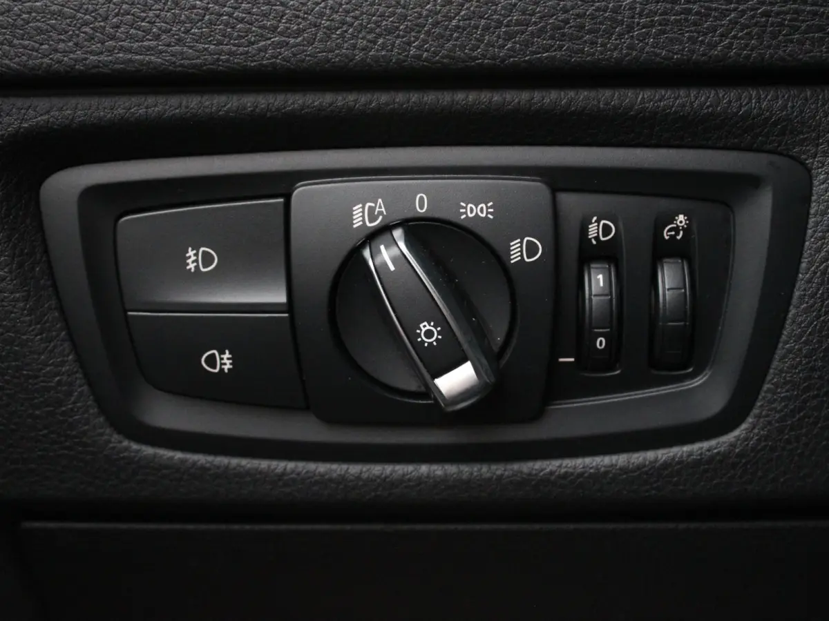 118i Sport Line Shadow LED I NAVI I CRUISE I DIGITALDASH I AUTOMAAT I 17INCH I