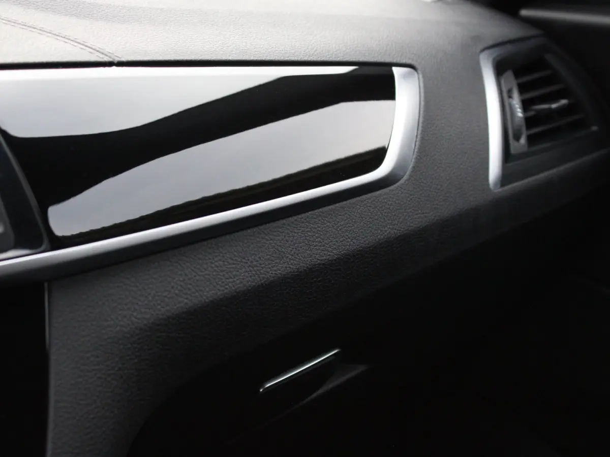 118i Sport Line Shadow LED I NAVI I CRUISE I DIGITALDASH I AUTOMAAT I 17INCH I