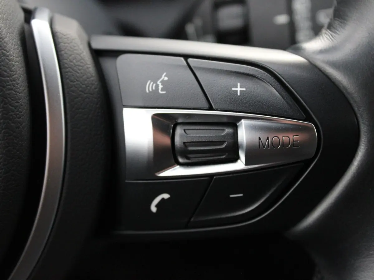118i Sport Line Shadow LED I NAVI I CRUISE I DIGITALDASH I AUTOMAAT I 17INCH I