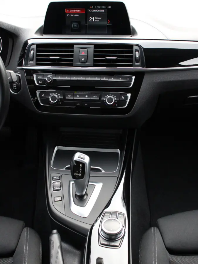 118i Sport Line Shadow LED I NAVI I CRUISE I DIGITALDASH I AUTOMAAT I 17INCH I