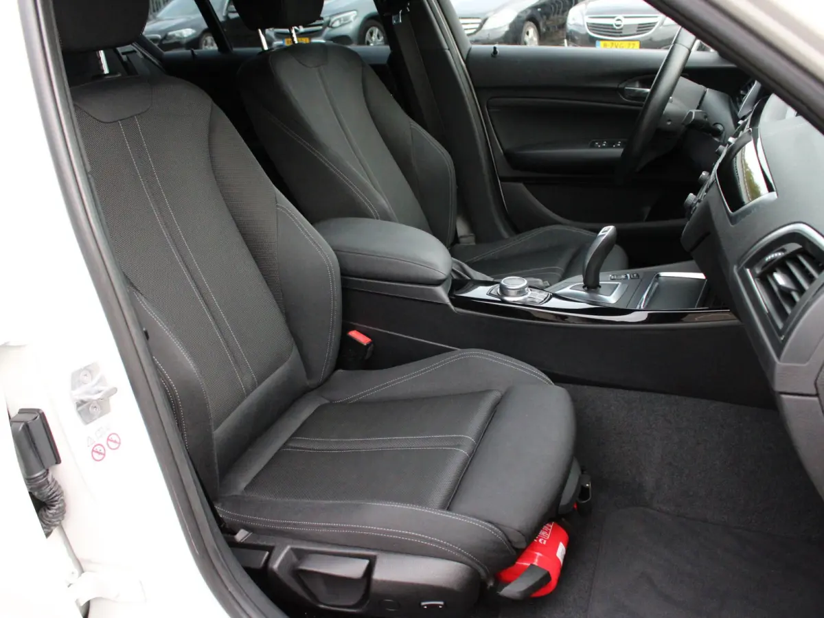 118i Sport Line Shadow LED I NAVI I CRUISE I DIGITALDASH I AUTOMAAT I 17INCH I