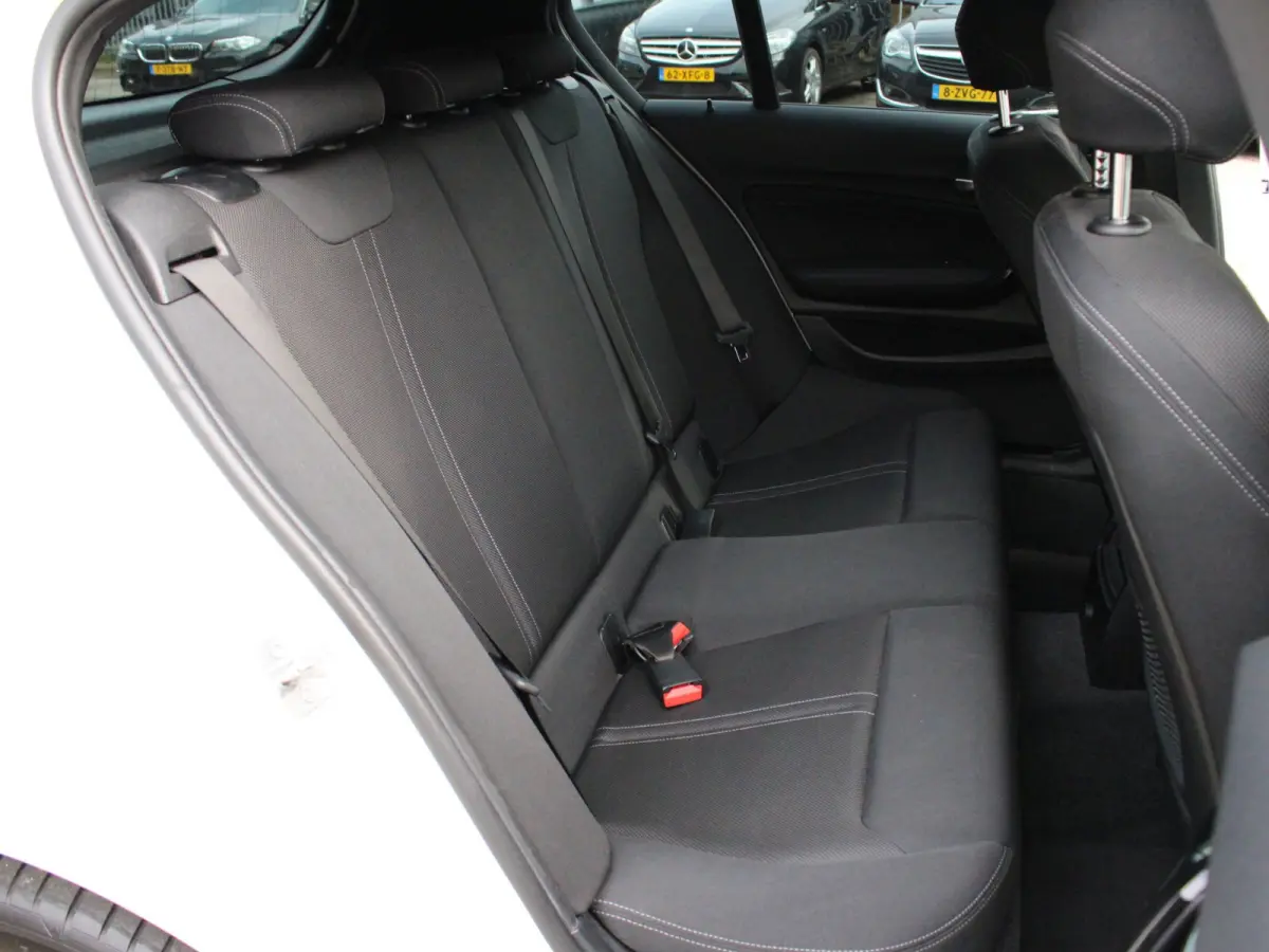 118i Sport Line Shadow LED I NAVI I CRUISE I DIGITALDASH I AUTOMAAT I 17INCH I