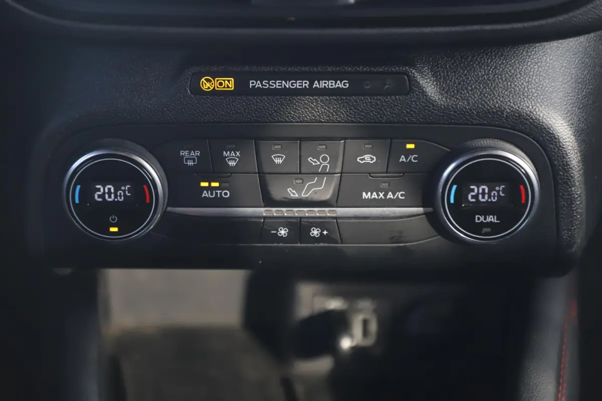 1.0 EcoBoost Hybrid ST Line X Business 125PK Navigatie Achteruitrijcamera Virtual Cockpit Navigatie Carplay Climate Cruise Control
