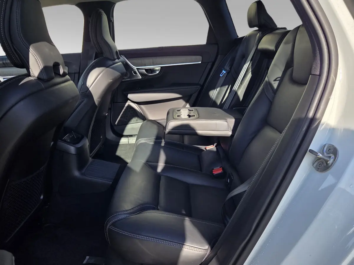 2.0 T8 Plug-in hybrid AWD Ultra Dark | Full Option! | Bowers&Wilkins | Trekhaak | 360 Cam | Pano | Massage/ventilatie