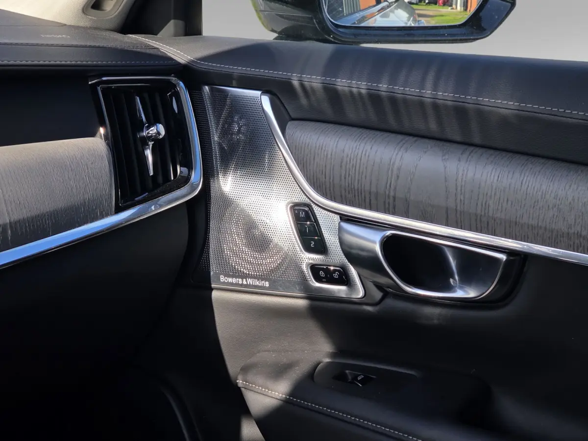 2.0 T8 Plug-in hybrid AWD Ultra Dark | Full Option! | Bowers&Wilkins | Trekhaak | 360 Cam | Pano | Massage/ventilatie