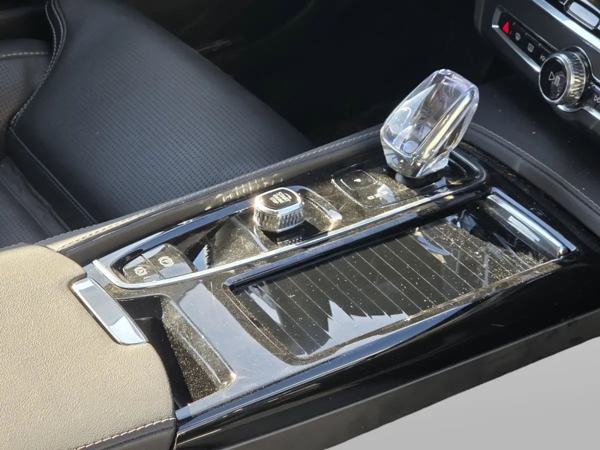 2.0 T8 Plug-in hybrid AWD Ultra Dark | Full Option! | Bowers&Wilkins | Trekhaak | 360 Cam | Pano | Massage/ventilatie