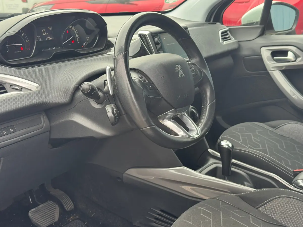 1.2 PureTech Blue Lion 1e Eigenaar! | Automaat! | Dealer Onderhouden! | Trekhaak | Airco | Parkeersensoren | Cruise | Navi |  | Airco | Airco (handmatig) | Anti Blokkeer Systeem