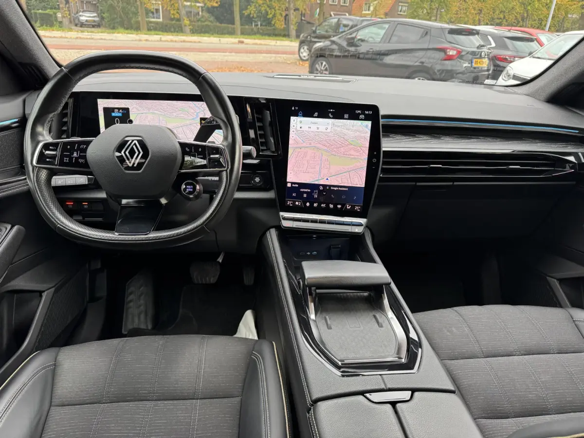 1.2 E-Tech full hybrid 200 Iconic+Harman Kardon!!