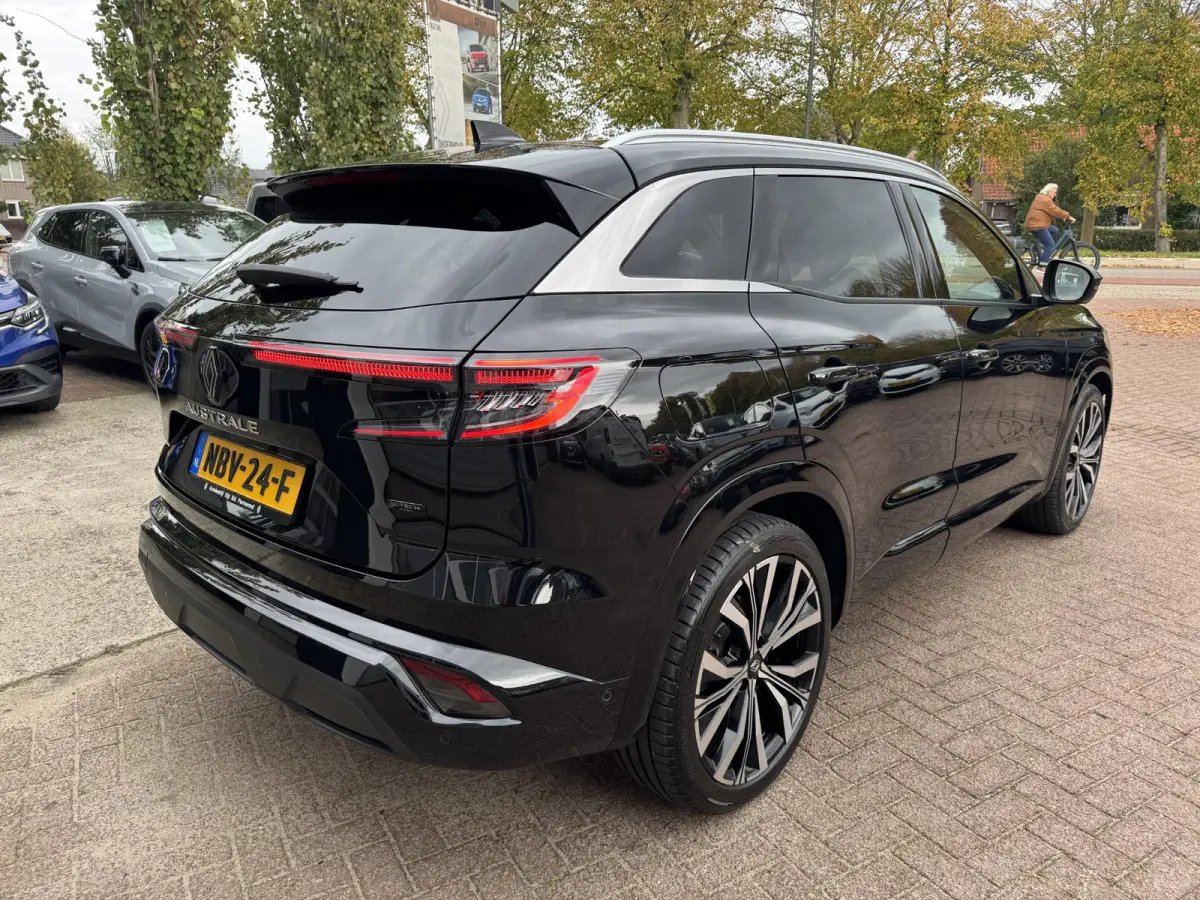 1.2 E-Tech full hybrid 200 Iconic+Harman Kardon!!