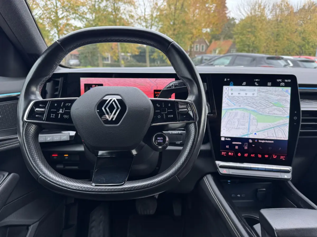 1.2 E-Tech full hybrid 200 Iconic+Harman Kardon!!