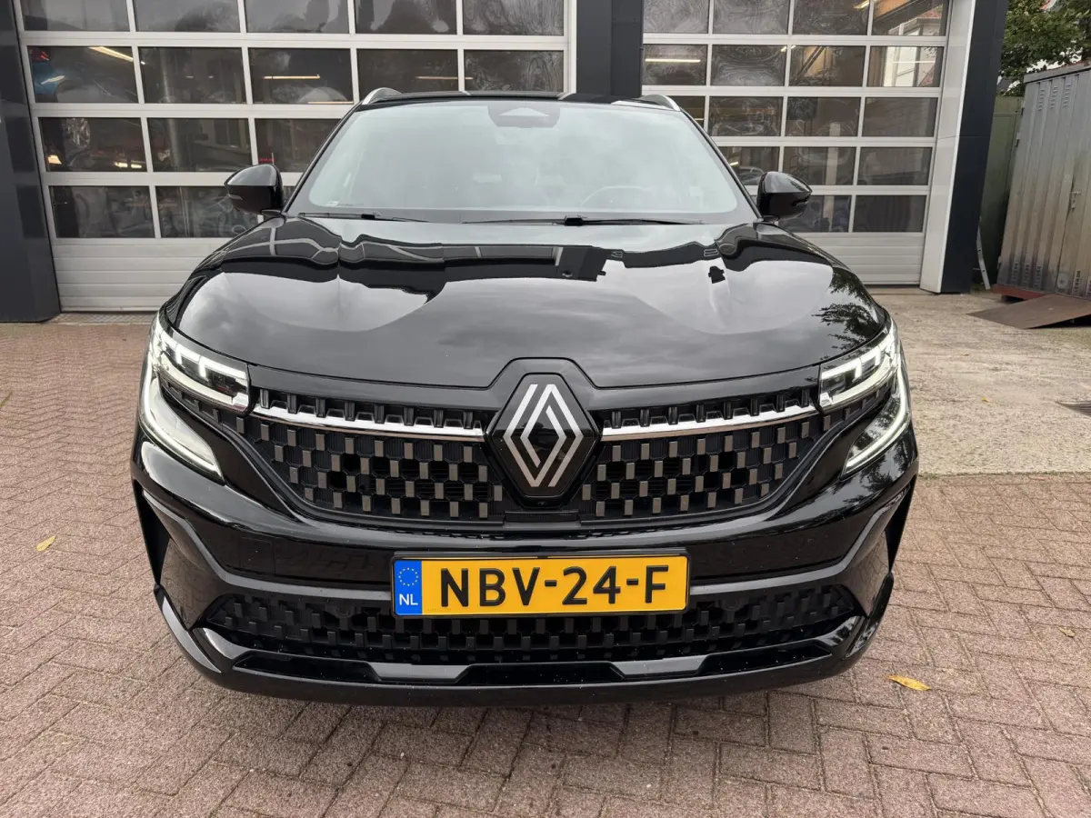 1.2 E-Tech full hybrid 200 Iconic+Harman Kardon!!