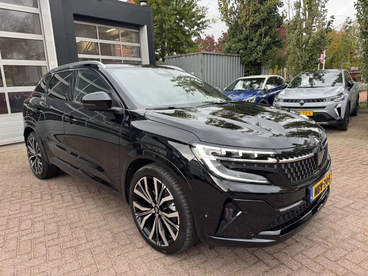 1.2 E-Tech full hybrid 200 Iconic+Harman Kardon!!