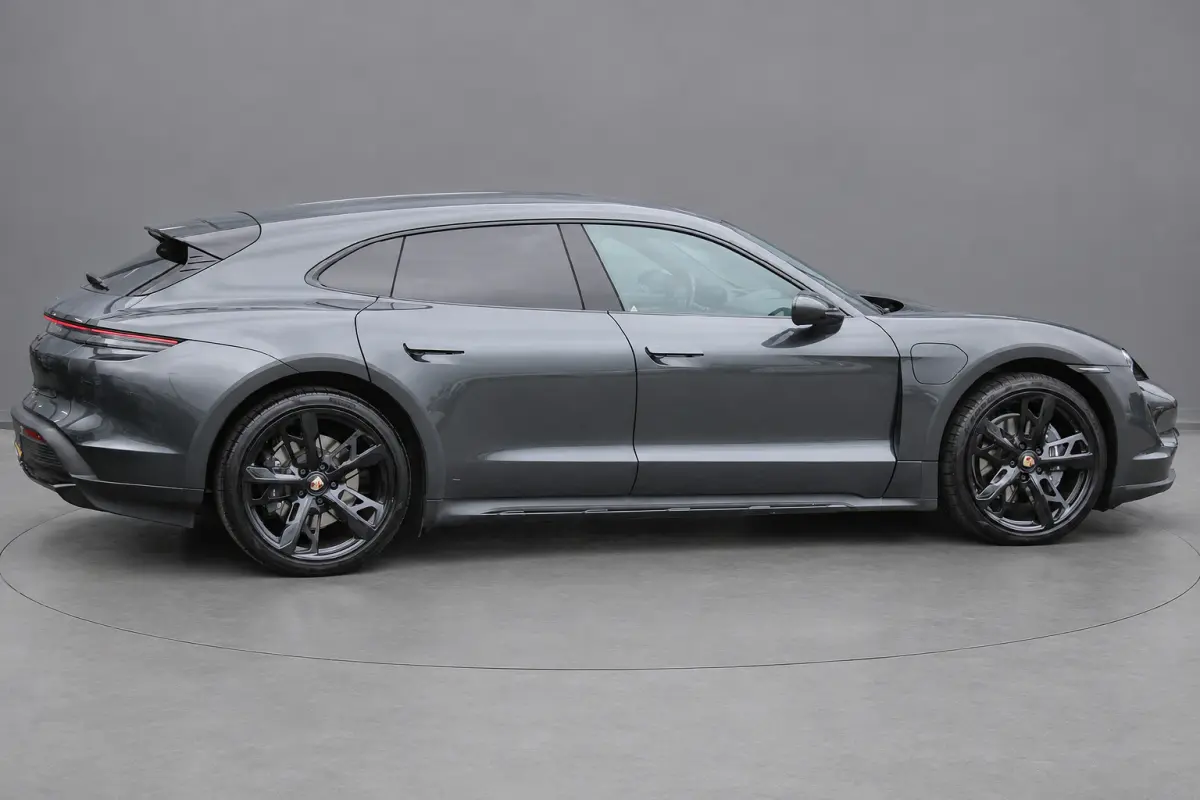 4 93 kWh Sport Chrono LEDER MEMORY PASS. DISPLAY KEY-LESS GO 21'' NL AUTO