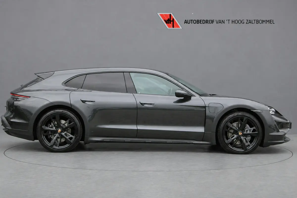 4 93 kWh Sport Chrono LEDER MEMORY PASS. DISPLAY KEY-LESS GO 21'' NL AUTO