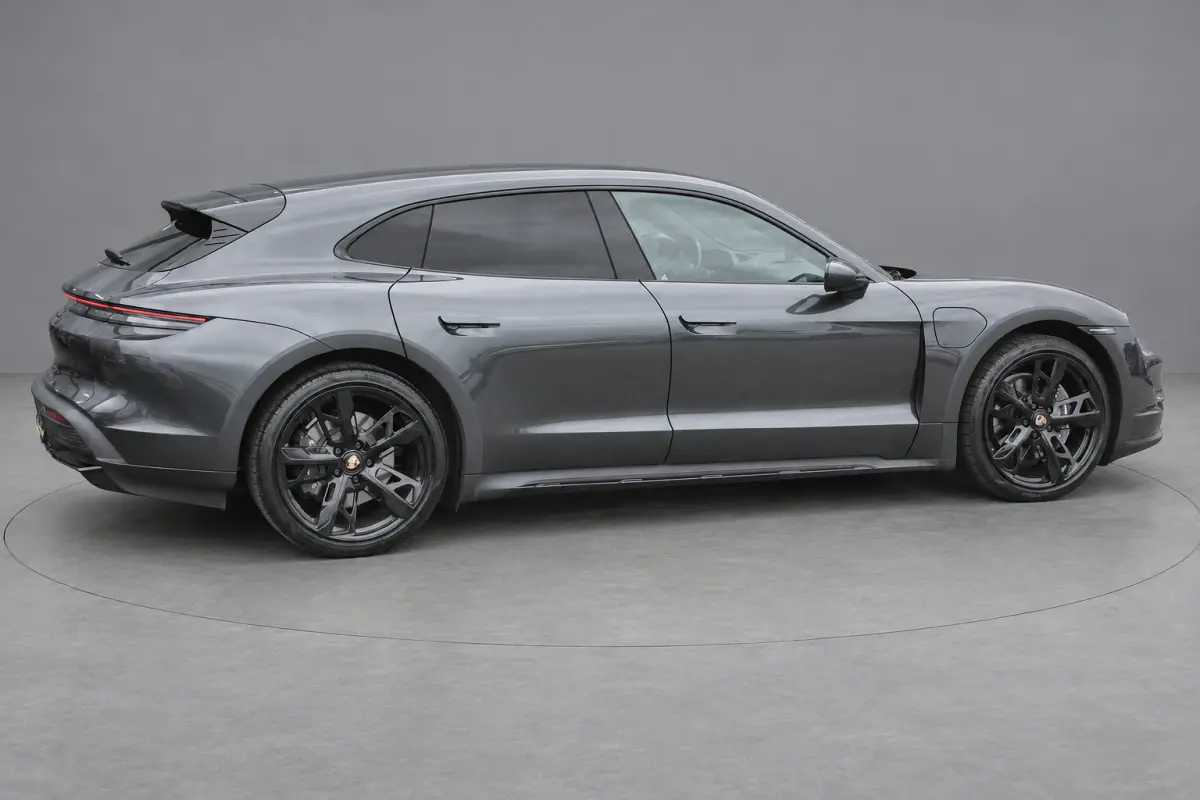 4 93 kWh Sport Chrono LEDER MEMORY PASS. DISPLAY KEY-LESS GO 21'' NL AUTO