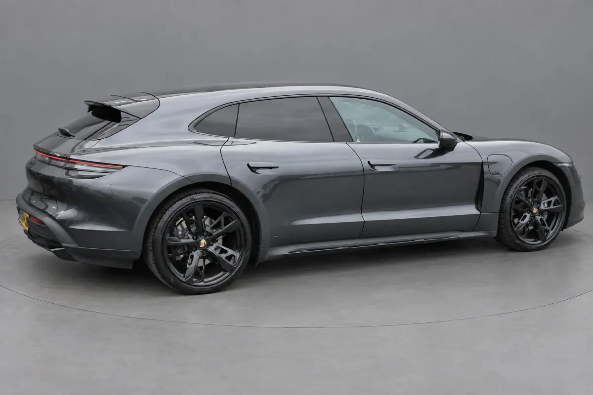 4 93 kWh Sport Chrono LEDER MEMORY PASS. DISPLAY KEY-LESS GO 21'' NL AUTO