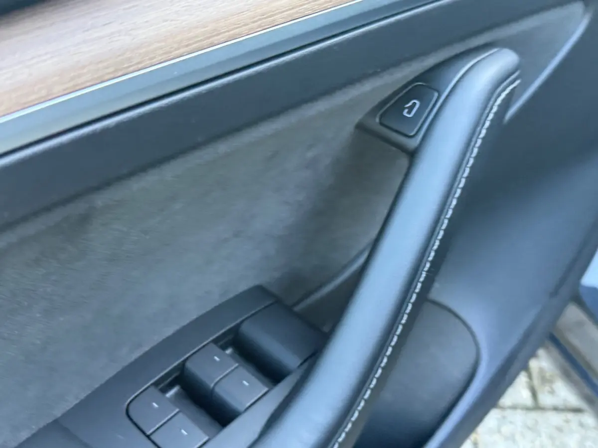 Long Range AWD 75 kWh 94% SOH AUTOPILOT