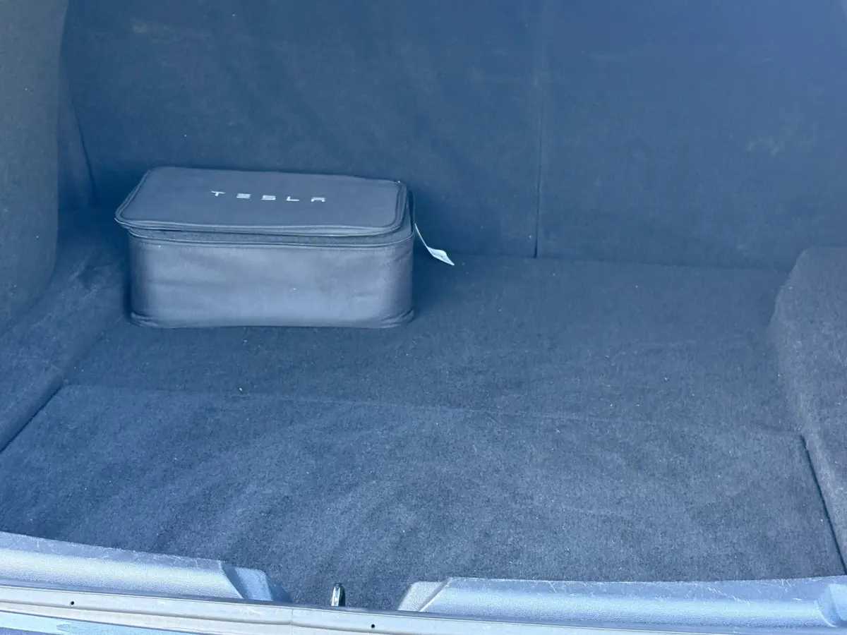 Long Range AWD 75 kWh 94% SOH AUTOPILOT