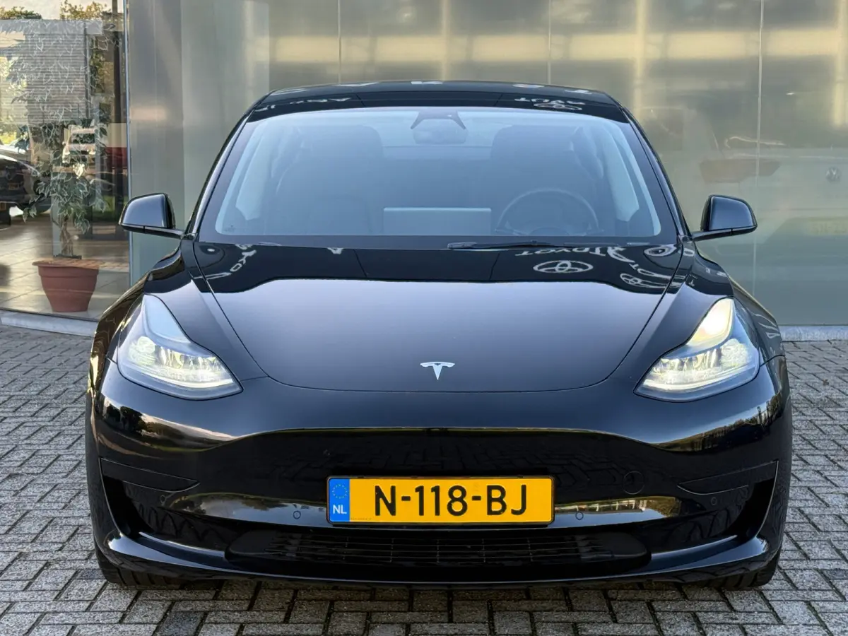Standard RWD Plus 60 kWh LFP 93% SOH AUTOPILOT