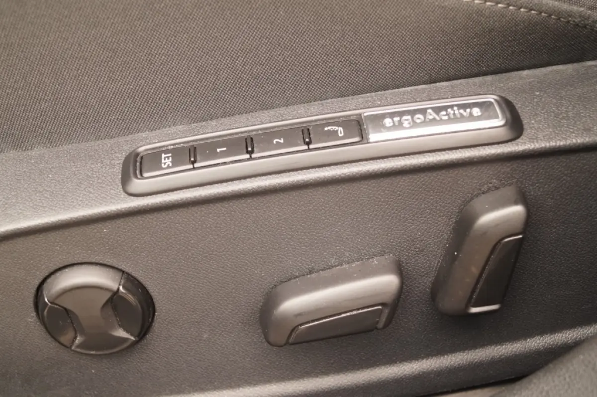 1.4 eHybrid PHEV Style -PANO-NAVI-ECC-LED-PDC-