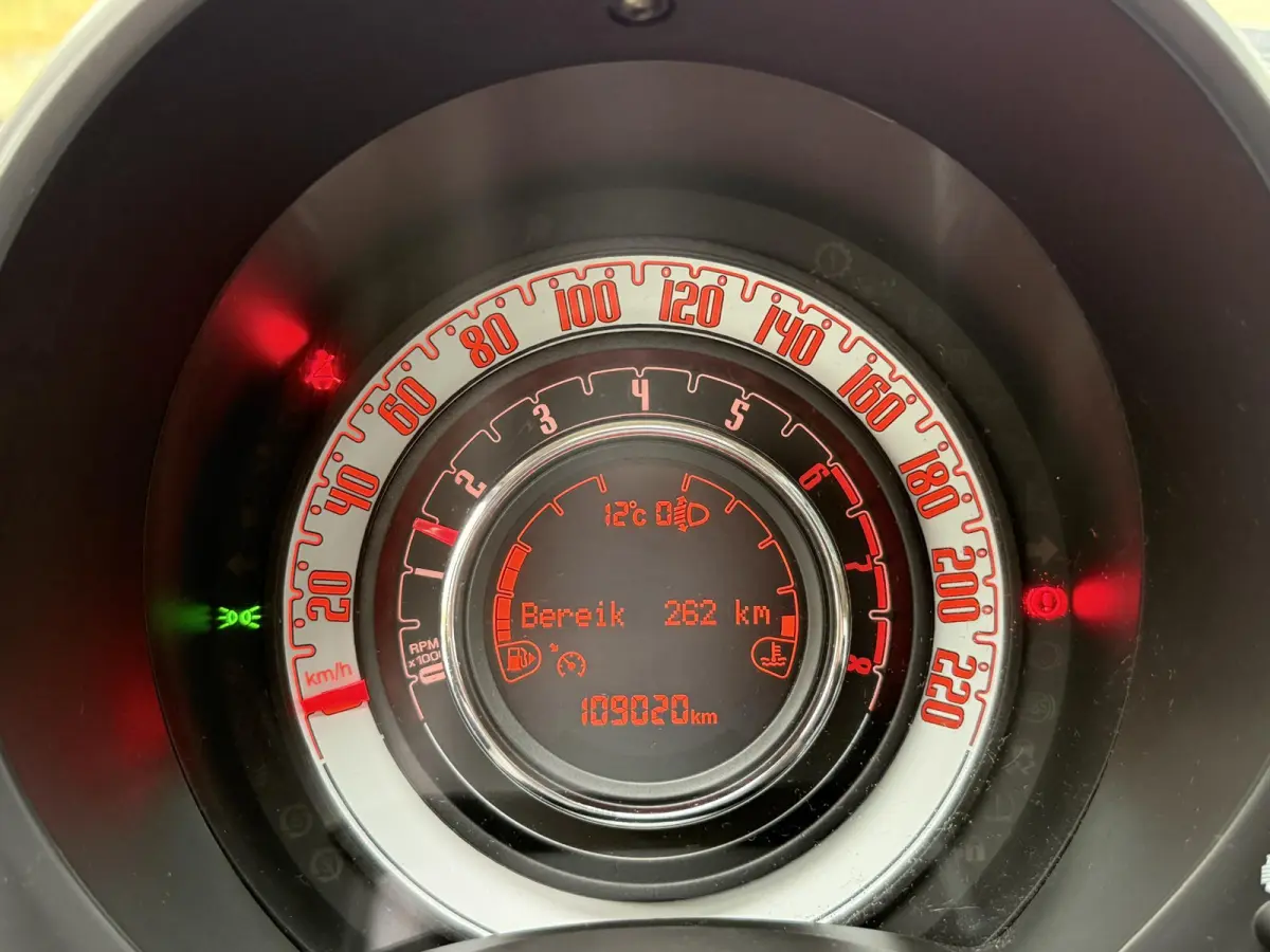 0.9 TwinAir Turbo | Panoramadak | Airco | Parkeersensoren | | Licht metalen velgen