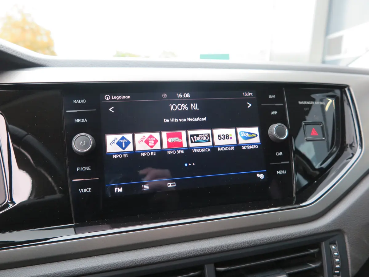 1.0 TSI 95pk Comfortline Cruise control , LMV 15", Carplay , Navi , Stuurwiel multifunctioneel . etc. .