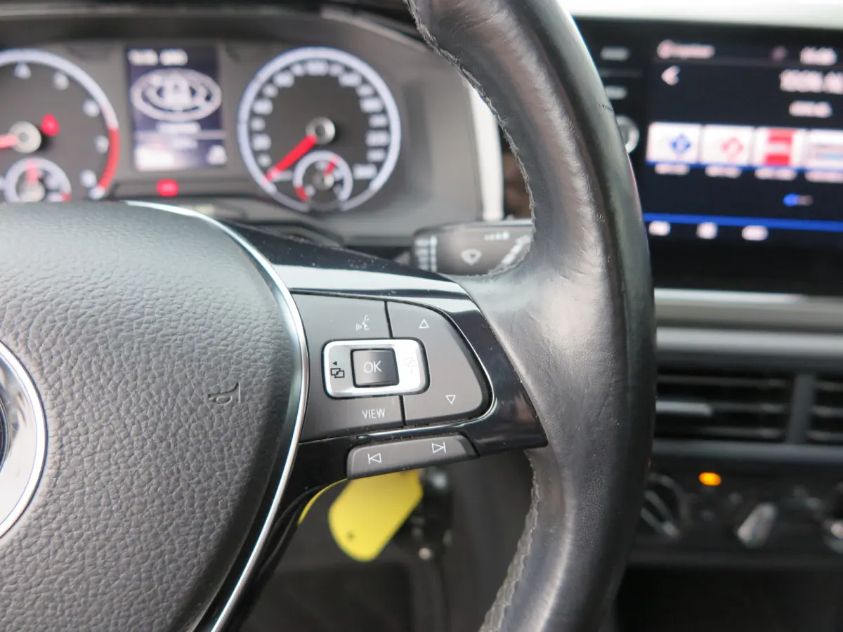 1.0 TSI 95pk Comfortline Cruise control , LMV 15", Carplay , Navi , Stuurwiel multifunctioneel . etc. .