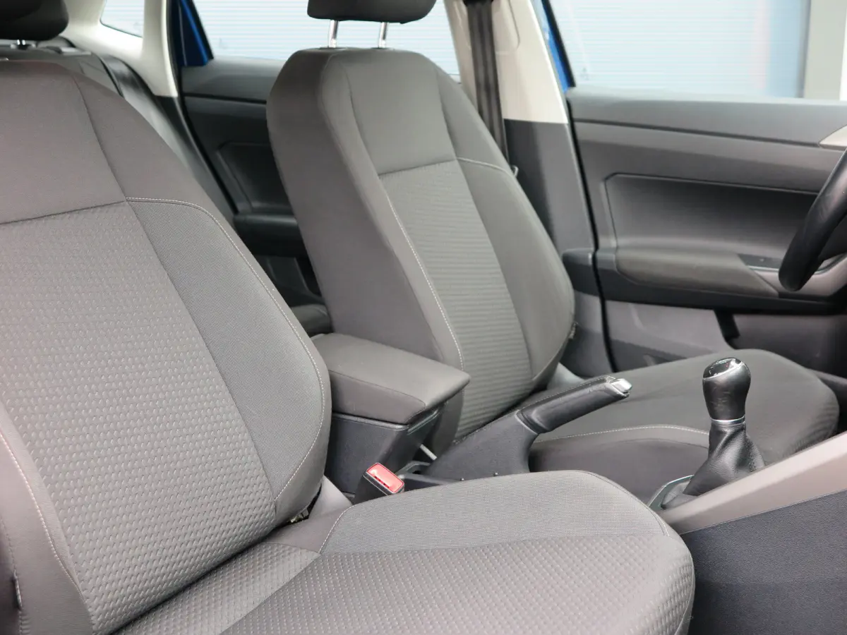 1.0 TSI 95pk Comfortline Cruise control , LMV 15", Carplay , Navi , Stuurwiel multifunctioneel . etc. .