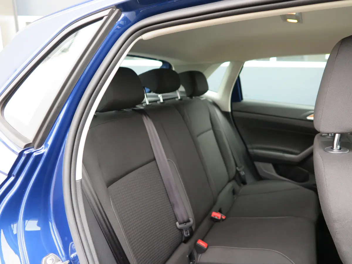 1.0 TSI 95pk Comfortline Cruise control , LMV 15", Carplay , Navi , Stuurwiel multifunctioneel . etc. .