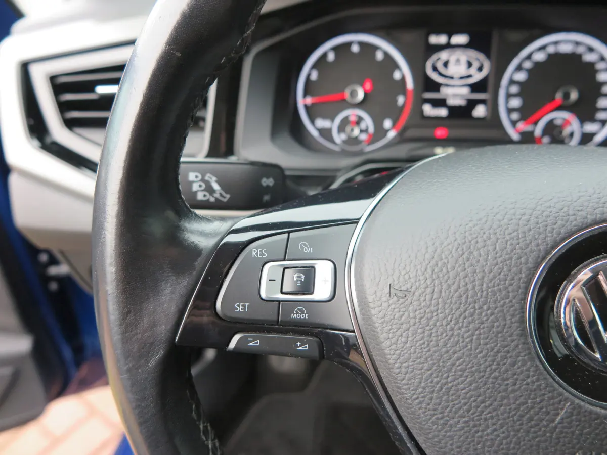 1.0 TSI 95pk Comfortline Cruise control , LMV 15", Carplay , Navi , Stuurwiel multifunctioneel . etc. .