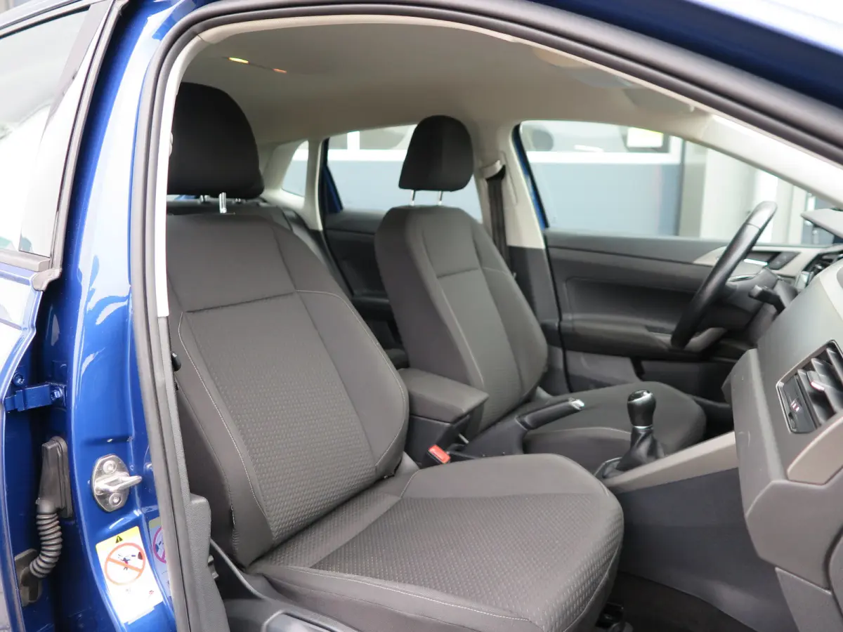 1.0 TSI 95pk Comfortline Cruise control , LMV 15", Carplay , Navi , Stuurwiel multifunctioneel . etc. .