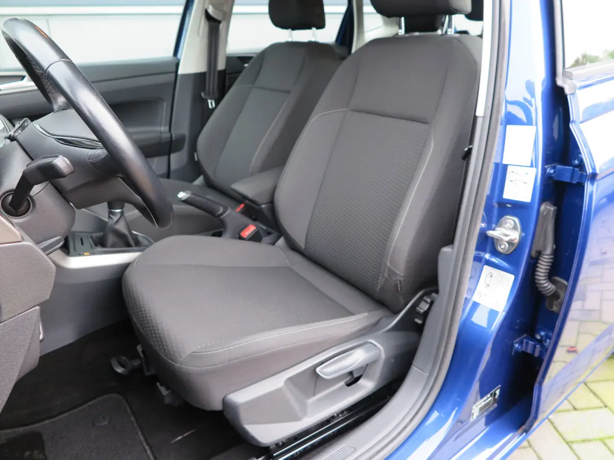 1.0 TSI 95pk Comfortline Cruise control , LMV 15", Carplay , Navi , Stuurwiel multifunctioneel . etc. .