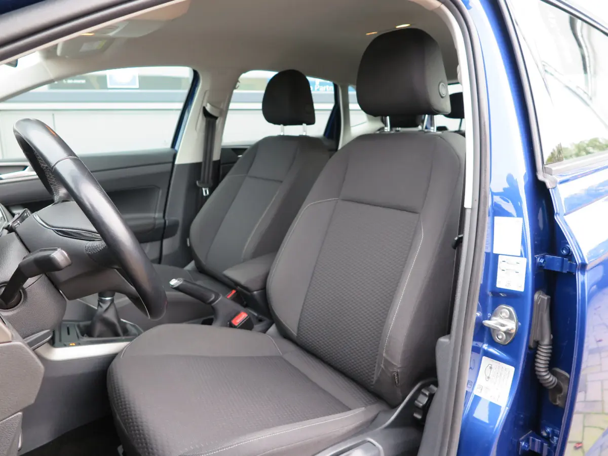 1.0 TSI 95pk Comfortline Cruise control , LMV 15", Carplay , Navi , Stuurwiel multifunctioneel . etc. .