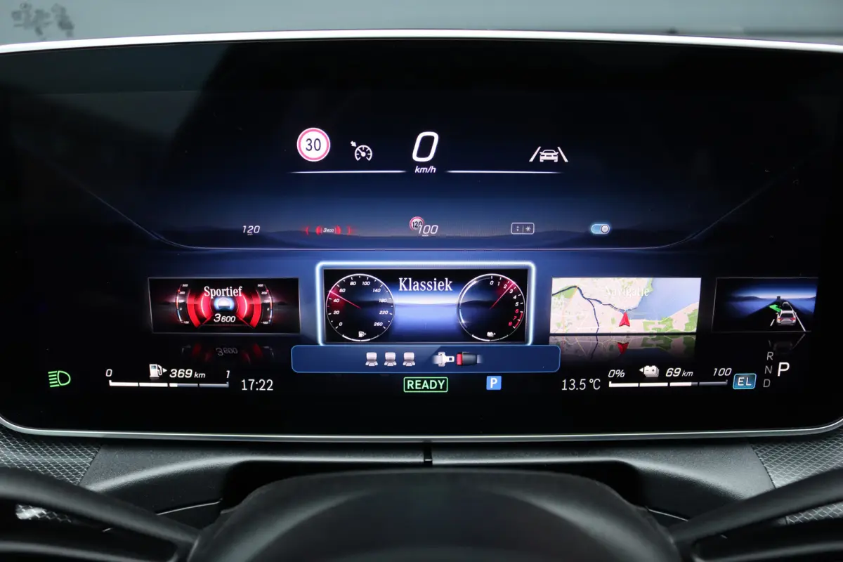300 e AMG Line Premium | Panoramadak | Memory | Distronic | Surround Camera | Trekhaak | Digital Light | Nightpakket | Augmented Reality |