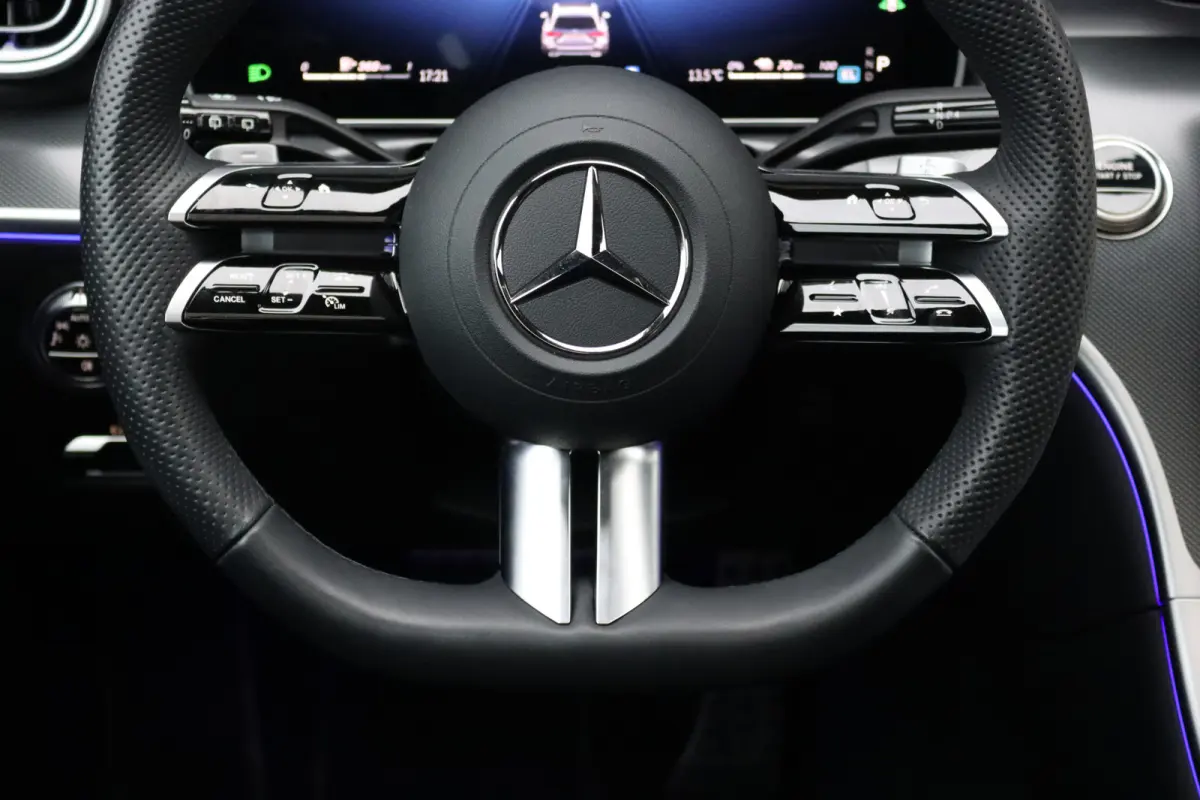 300 e AMG Line Premium | Panoramadak | Memory | Distronic | Surround Camera | Trekhaak | Digital Light | Nightpakket | Augmented Reality |