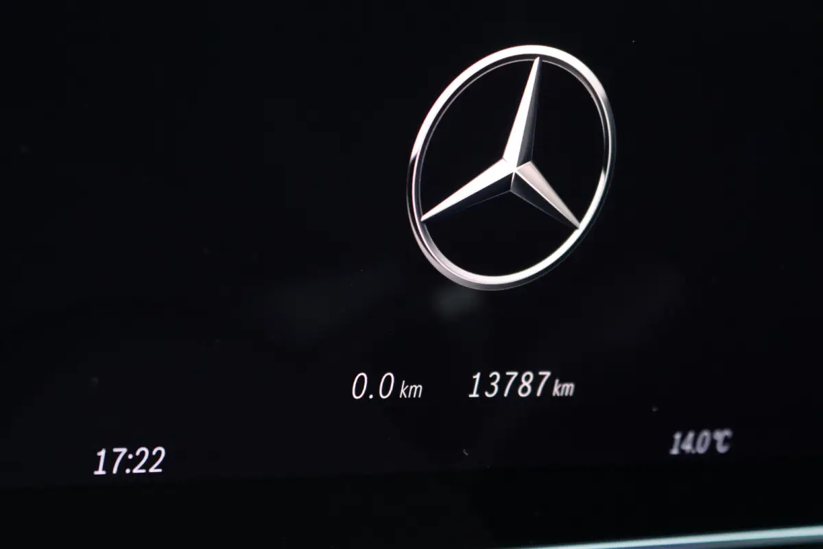 300 e AMG Line Premium | Panoramadak | Memory | Distronic | Surround Camera | Trekhaak | Digital Light | Nightpakket | Augmented Reality |