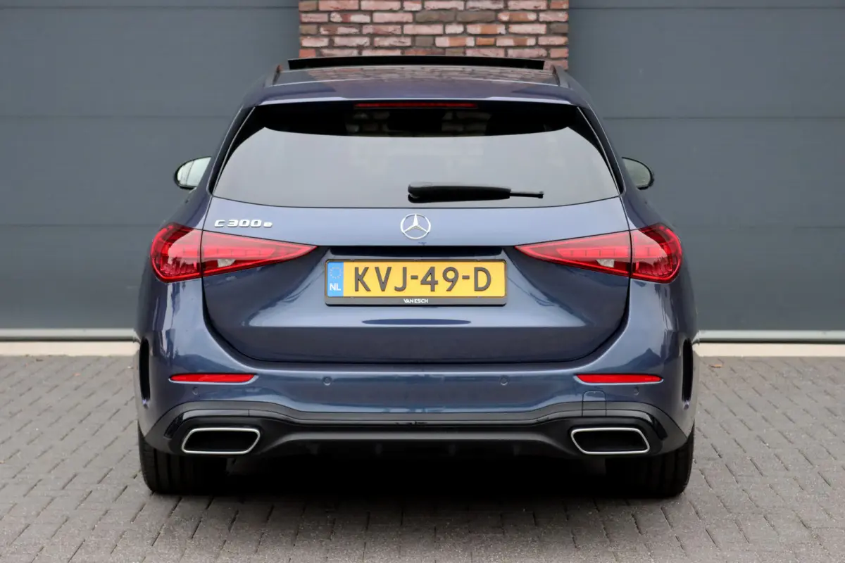 300 e AMG Line Premium | Panoramadak | Memory | Distronic | Surround Camera | Trekhaak | Digital Light | Nightpakket | Augmented Reality |