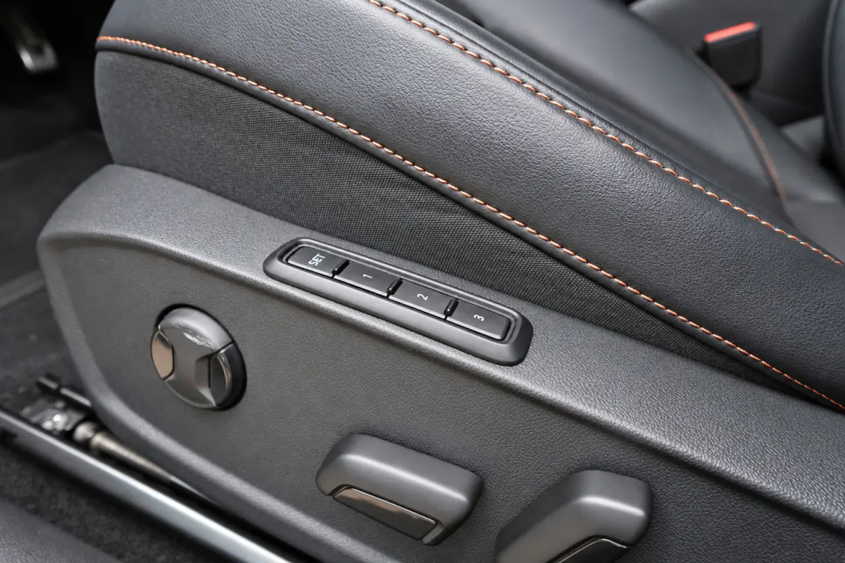 1.4 e-Hybrid VZ Adrenaline PANO KEYLESS ACC CAM