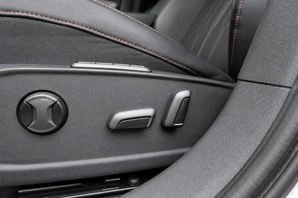 1.4 e-Hybrid VZ Adrenaline PANO KEYLESS ACC CAM