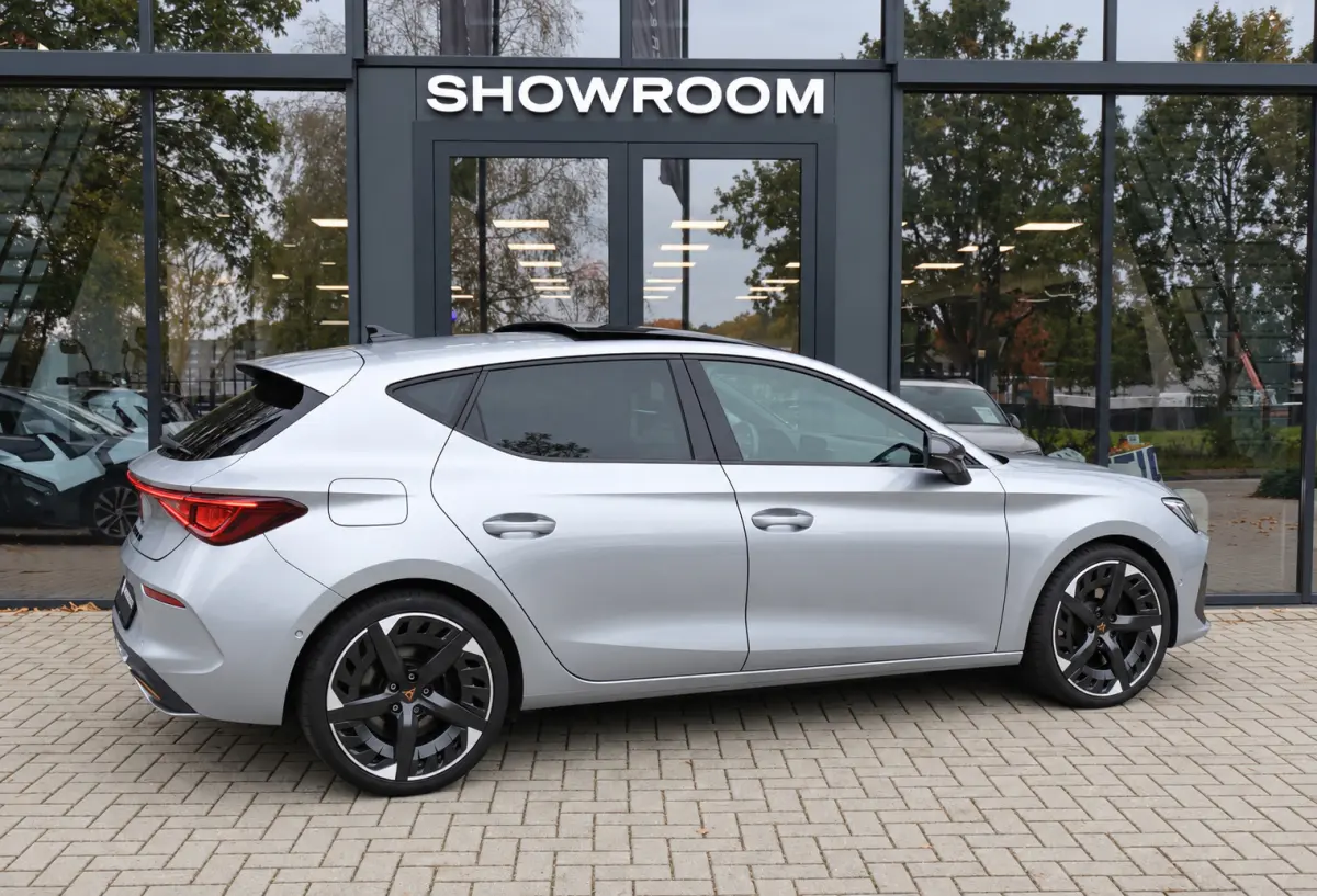 1.4 e-Hybrid VZ Adrenaline PANO KEYLESS ACC CAM